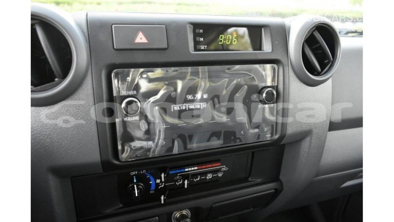 Big with watermark toyota land cruiser dhufar import dubai 2517