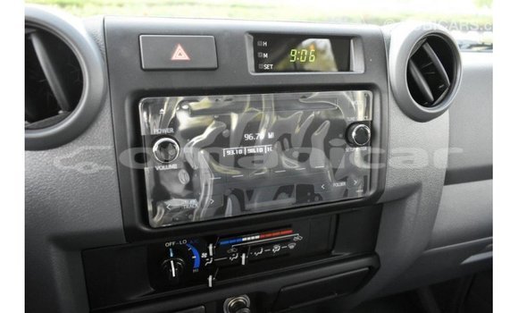 Buy Import Toyota Land Cruiser White Car in Import - Dubai in Dhufar Buy Import Toyota Land Cruiser White Car in Import - Dubai in Dhufar