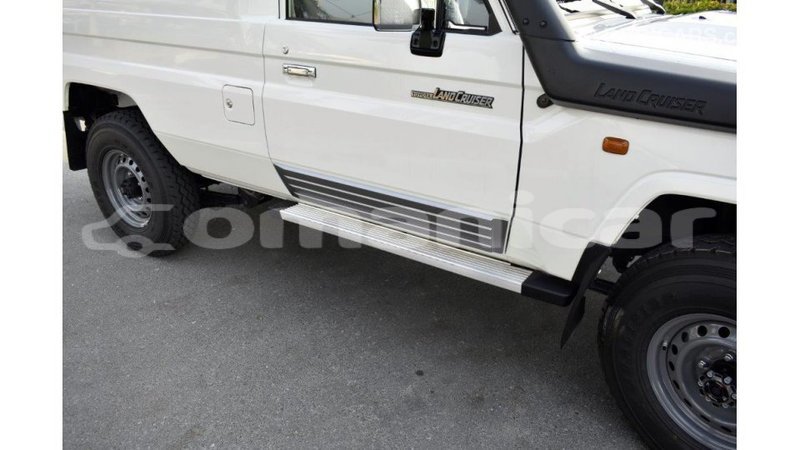 Big with watermark toyota land cruiser dhufar import dubai 2517