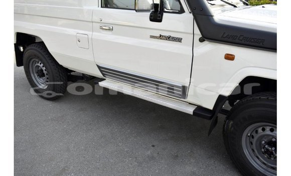 Buy Import Toyota Land Cruiser White Car in Import - Dubai in Dhufar Buy Import Toyota Land Cruiser White Car in Import - Dubai in Dhufar