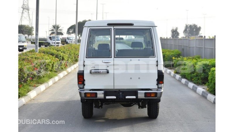 Big with watermark toyota land cruiser dhufar import dubai 2517