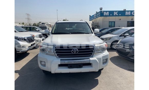 Buy Import Toyota Land Cruiser White Car in Import - Dubai in Dhufar Buy Import Toyota Land Cruiser White Car in Import - Dubai in Dhufar