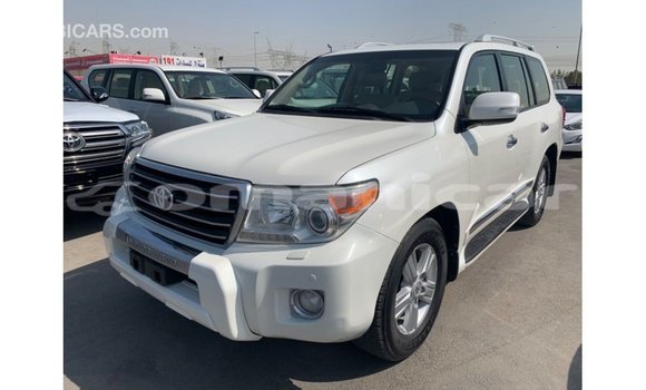 Buy Import Toyota Land Cruiser White Car in Import - Dubai in Dhufar Buy Import Toyota Land Cruiser White Car in Import - Dubai in Dhufar