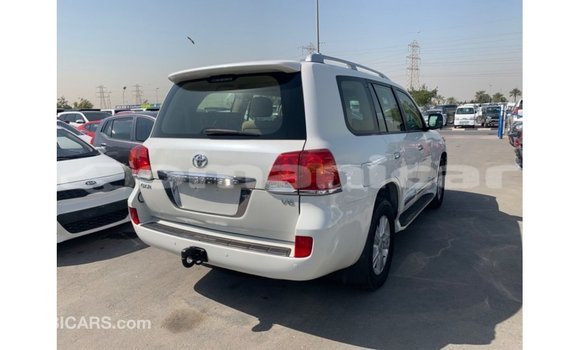 Buy Import Toyota Land Cruiser White Car in Import - Dubai in Dhufar Buy Import Toyota Land Cruiser White Car in Import - Dubai in Dhufar