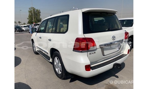 Buy Import Toyota Land Cruiser White Car in Import - Dubai in Dhufar Buy Import Toyota Land Cruiser White Car in Import - Dubai in Dhufar