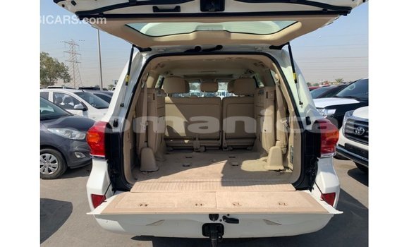 Buy Import Toyota Land Cruiser White Car in Import - Dubai in Dhufar Buy Import Toyota Land Cruiser White Car in Import - Dubai in Dhufar