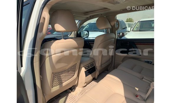 Buy Import Toyota Land Cruiser White Car in Import - Dubai in Dhufar Buy Import Toyota Land Cruiser White Car in Import - Dubai in Dhufar