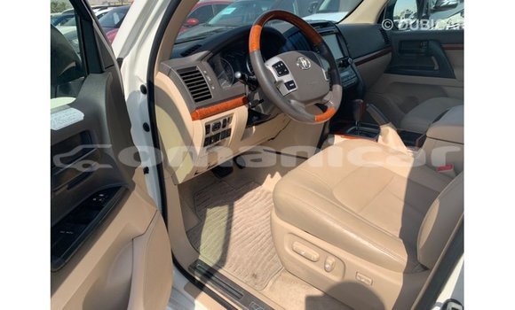 Buy Import Toyota Land Cruiser White Car in Import - Dubai in Dhufar Buy Import Toyota Land Cruiser White Car in Import - Dubai in Dhufar