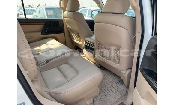 Buy Import Toyota Land Cruiser White Car in Import - Dubai in Dhufar Buy Import Toyota Land Cruiser White Car in Import - Dubai in Dhufar