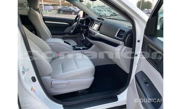 Buy Import Toyota Highlander White Car in Import - Dubai in Dhufar Buy Import Toyota Highlander White Car in Import - Dubai in Dhufar