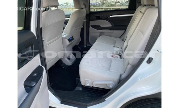 Buy Import Toyota Highlander White Car in Import - Dubai in Dhufar Buy Import Toyota Highlander White Car in Import - Dubai in Dhufar