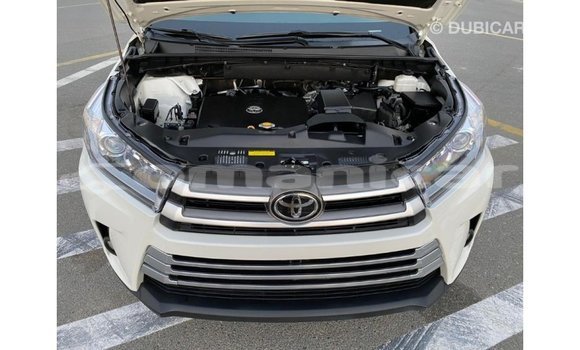 Buy Import Toyota Highlander White Car in Import - Dubai in Dhufar Buy Import Toyota Highlander White Car in Import - Dubai in Dhufar