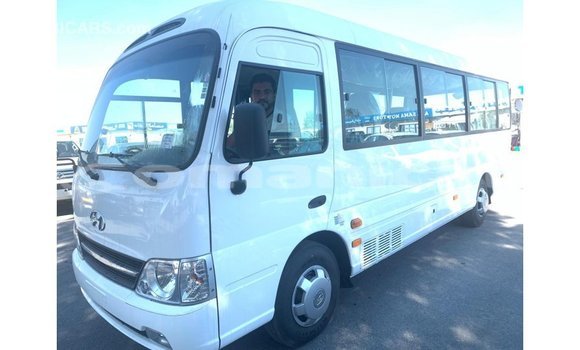 Buy Import Hyundai Accent White Car in Import - Dubai in Dhufar Buy Import Hyundai Accent White Car in Import - Dubai in Dhufar