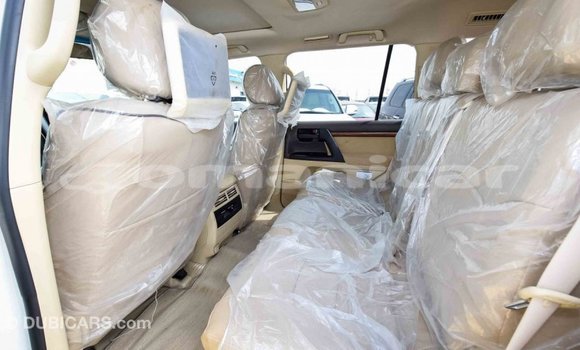 Buy Import Toyota Land Cruiser White Car in Import - Dubai in Dhufar Buy Import Toyota Land Cruiser White Car in Import - Dubai in Dhufar