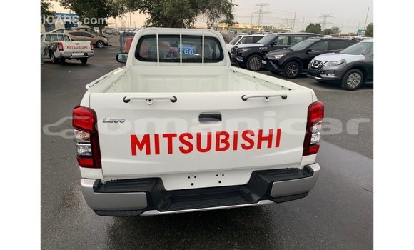 Buy Import Mitsubishi L200 White Car in Import - Dubai in Dhufar Buy Import Mitsubishi L200 White Car in Import - Dubai in Dhufar