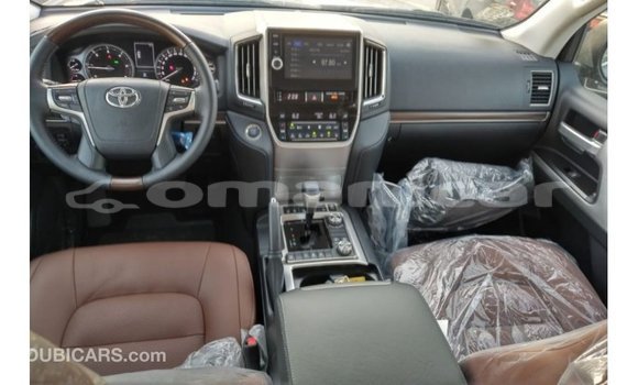 Buy Import Toyota Land Cruiser White Car in Import - Dubai in Dhufar Buy Import Toyota Land Cruiser White Car in Import - Dubai in Dhufar