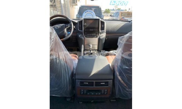 Buy Import Toyota Land Cruiser White Car in Import - Dubai in Dhufar Buy Import Toyota Land Cruiser White Car in Import - Dubai in Dhufar