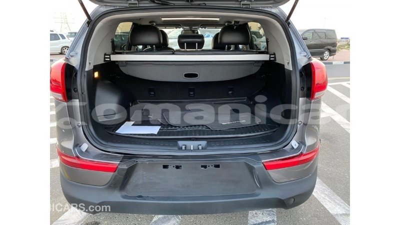 Big with watermark kia sportage dhufar import dubai 2558