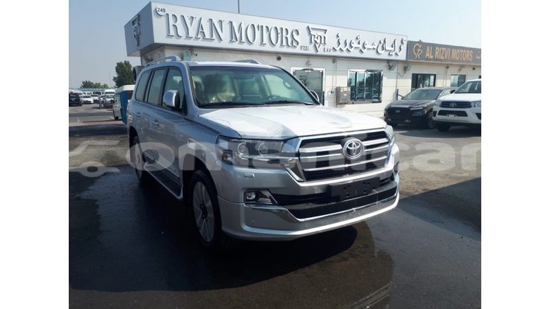 Big with watermark toyota land cruiser dhufar import dubai 2591