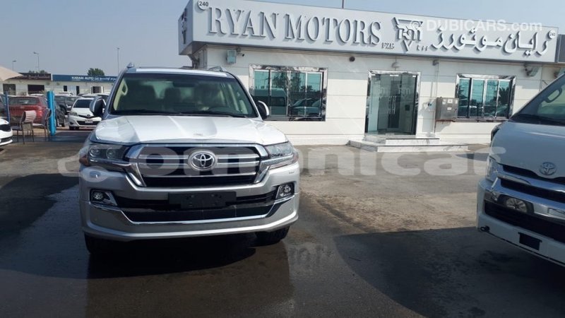 Big with watermark toyota land cruiser dhufar import dubai 2591
