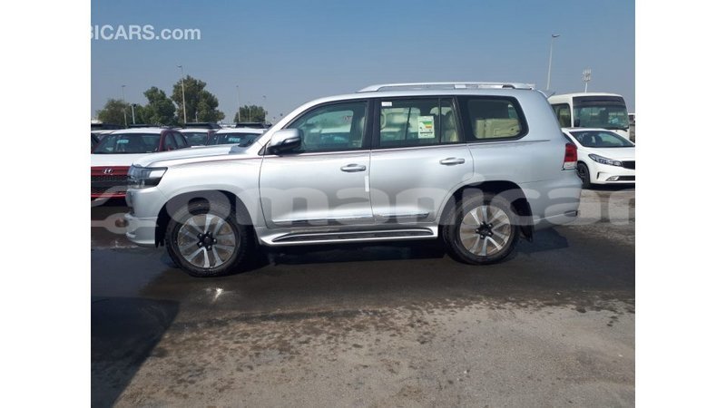 Big with watermark toyota land cruiser dhufar import dubai 2591