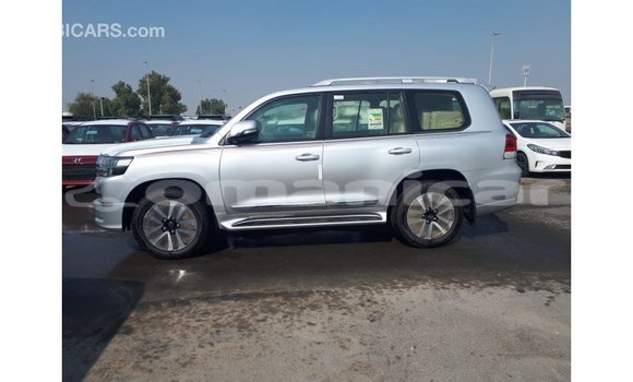Buy Import Toyota Land Cruiser Other Car in Import - Dubai in Dhufar Buy Import Toyota Land Cruiser Other Car in Import - Dubai in Dhufar