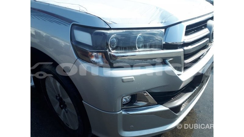 Big with watermark toyota land cruiser dhufar import dubai 2591