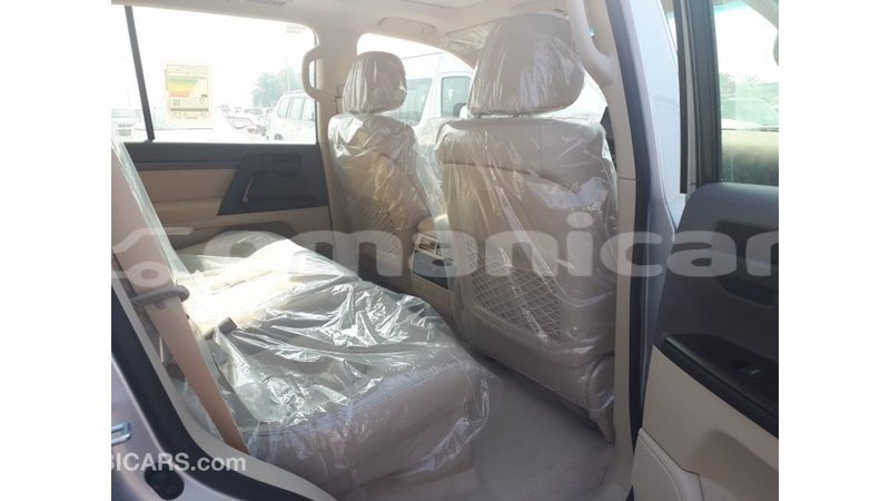 Big with watermark toyota land cruiser dhufar import dubai 2591