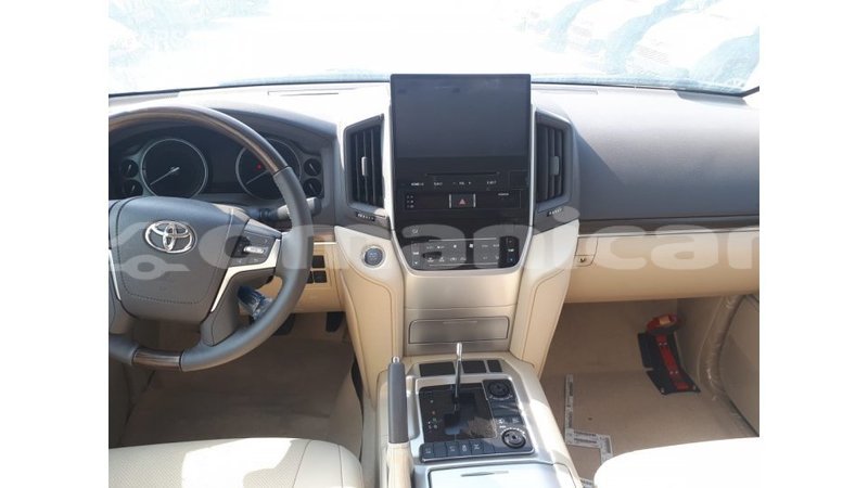 Big with watermark toyota land cruiser dhufar import dubai 2591