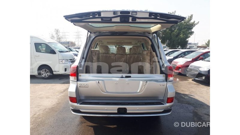 Big with watermark toyota land cruiser dhufar import dubai 2591