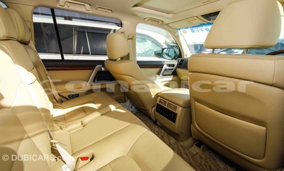 Buy Import Toyota Land Cruiser White Car in Import - Dubai in Dhufar Buy Import Toyota Land Cruiser White Car in Import - Dubai in Dhufar