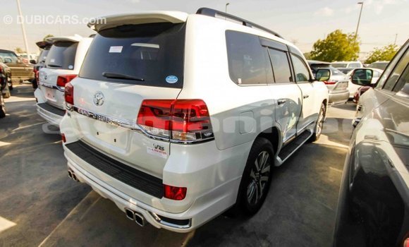 Buy Import Toyota Land Cruiser White Car in Import - Dubai in Dhufar Buy Import Toyota Land Cruiser White Car in Import - Dubai in Dhufar