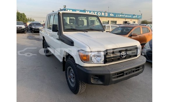 Buy Import Toyota Land Cruiser White Car in Import - Dubai in Dhufar Buy Import Toyota Land Cruiser White Car in Import - Dubai in Dhufar