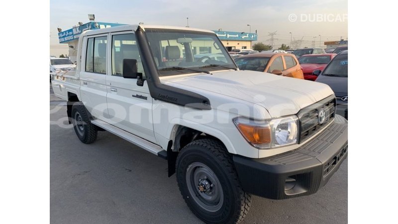 Big with watermark toyota land cruiser dhufar import dubai 2617