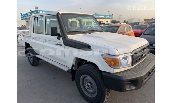 Buy Import Toyota Land Cruiser White Car in Import - Dubai in Dhufar Buy Import Toyota Land Cruiser White Car in Import - Dubai in Dhufar