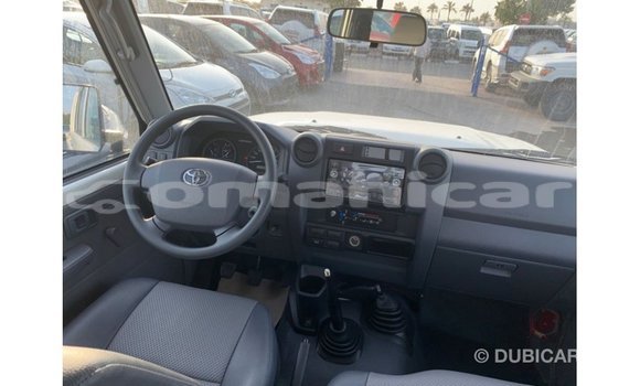 Buy Import Toyota Land Cruiser White Car in Import - Dubai in Dhufar Buy Import Toyota Land Cruiser White Car in Import - Dubai in Dhufar