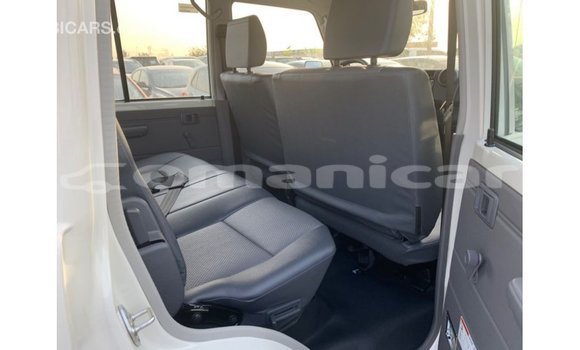 Buy Import Toyota Land Cruiser White Car in Import - Dubai in Dhufar Buy Import Toyota Land Cruiser White Car in Import - Dubai in Dhufar