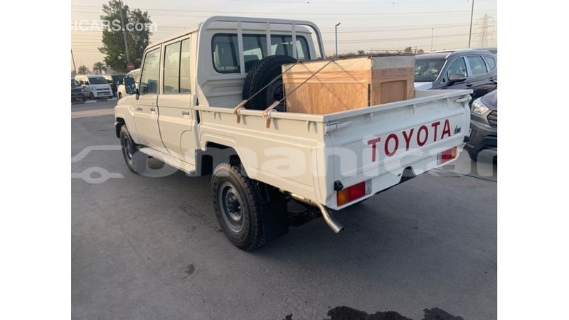 Big with watermark toyota land cruiser dhufar import dubai 2617