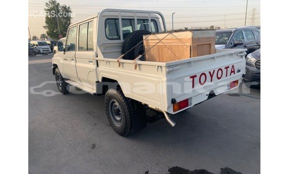 Buy Import Toyota Land Cruiser White Car in Import - Dubai in Dhufar Buy Import Toyota Land Cruiser White Car in Import - Dubai in Dhufar