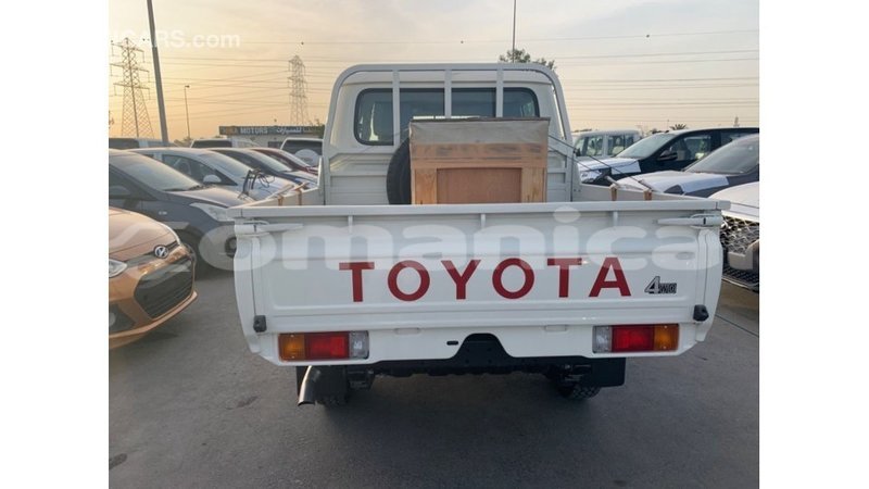 Big with watermark toyota land cruiser dhufar import dubai 2617