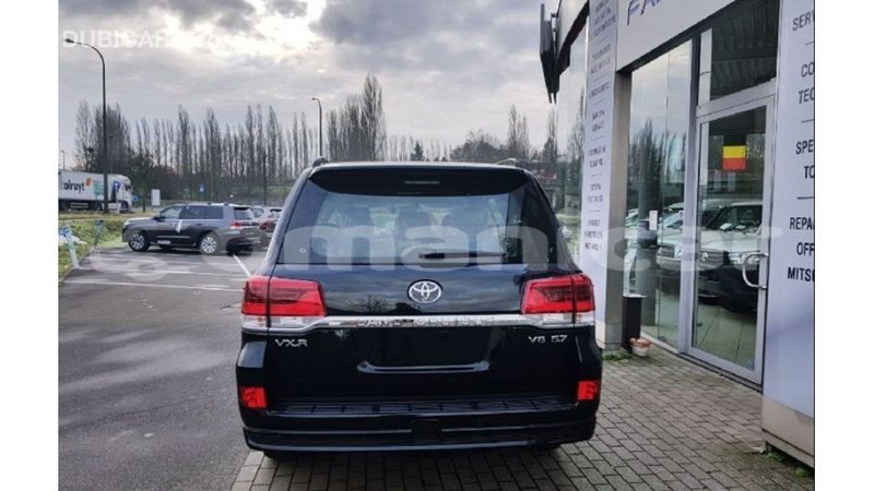 Big with watermark toyota land cruiser dhufar import dubai 2641