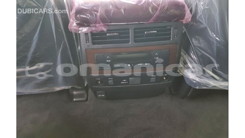 Big with watermark toyota land cruiser dhufar import dubai 2641