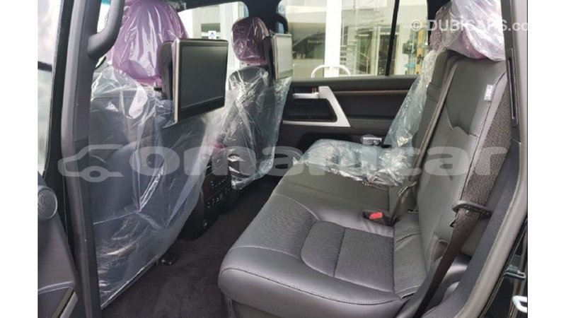 Big with watermark toyota land cruiser dhufar import dubai 2641