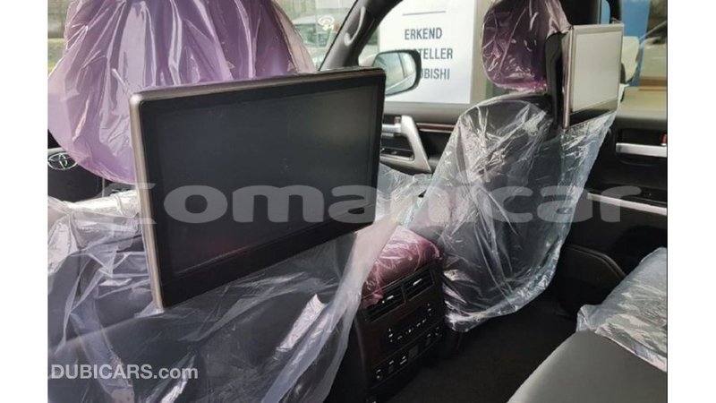 Big with watermark toyota land cruiser dhufar import dubai 2641