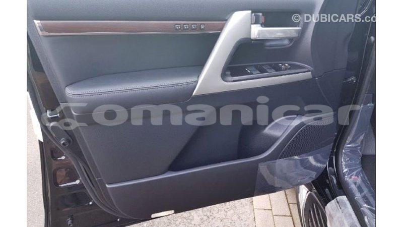 Big with watermark toyota land cruiser dhufar import dubai 2641