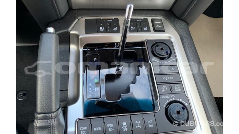 Big with watermark toyota land cruiser dhufar import dubai 2644