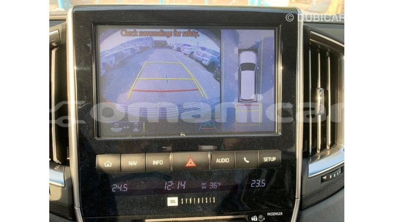 Big with watermark toyota land cruiser dhufar import dubai 2644