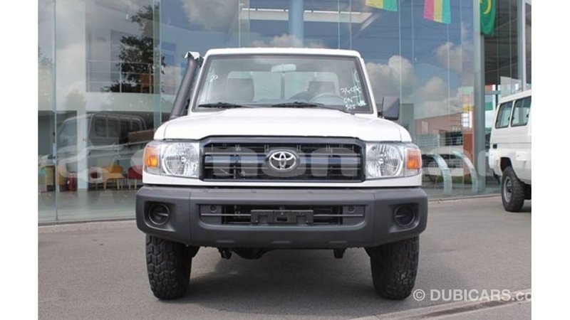 Big with watermark toyota land cruiser dhufar import dubai 2654