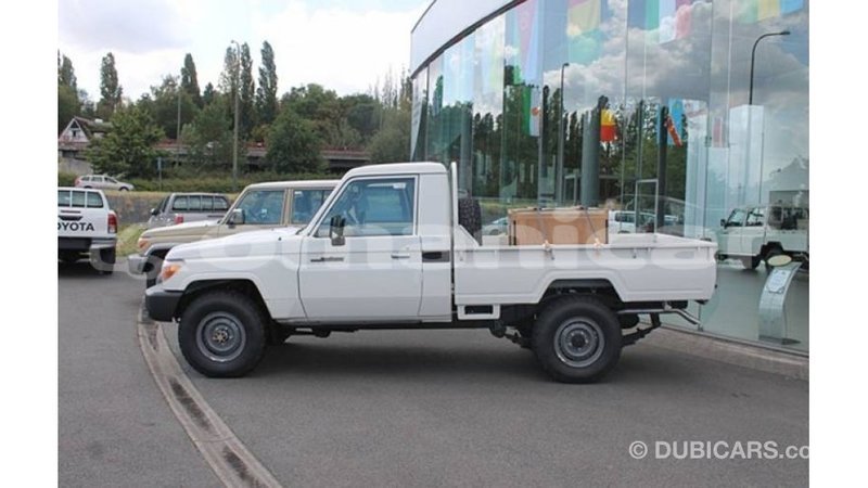 Big with watermark toyota land cruiser dhufar import dubai 2654