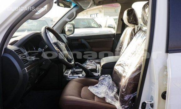 Buy Import Toyota Land Cruiser White Car in Import - Dubai in Dhufar Buy Import Toyota Land Cruiser White Car in Import - Dubai in Dhufar
